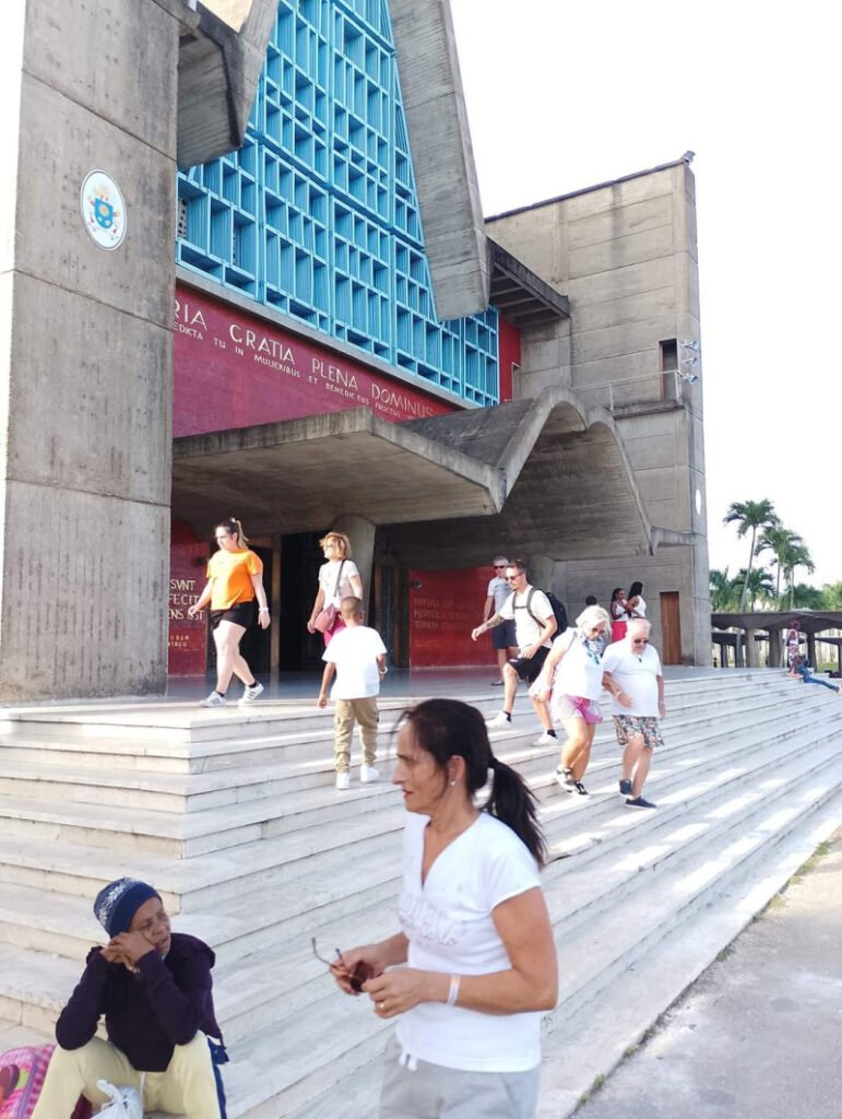 La Basílica de Higüey se prepara y llegan feligreses para celebrar el Día de la Altagracia