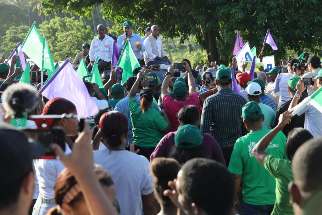 Leonel Fernández censura que Presidente Abinader tenga en abandono a Samaná: “sin agua y sin luz”