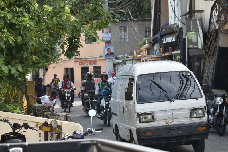 Dos aspirantes buscan subsanar males de Santo Domingo Oeste