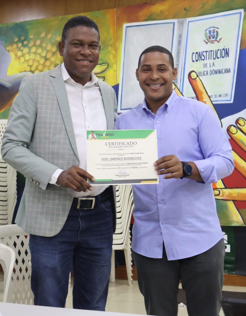 Andrés Travieso recibe apoyo de líder universitario