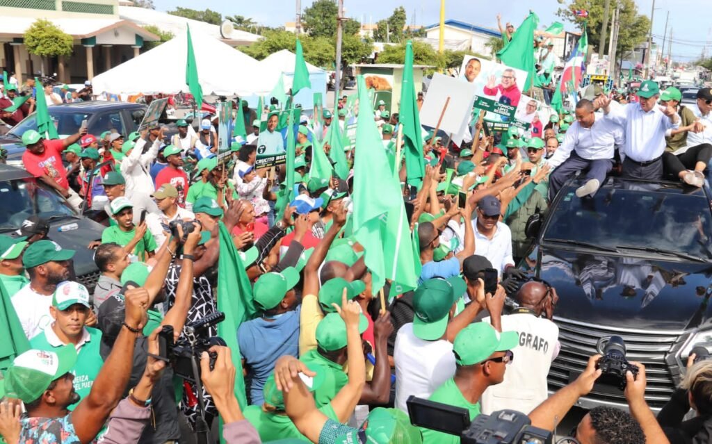 Leonel recorre municipios de la región Este en apoyo a candidatos de la FP y aliados