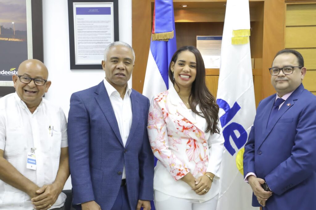 Gerente general de EDEEste recibe visita de alcaldesa electa de Santo Domingo Norte