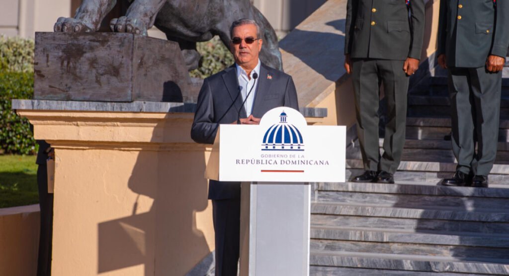 Presidente Abinader Encabeza Acto De Homenaje A La Bandera Nacional