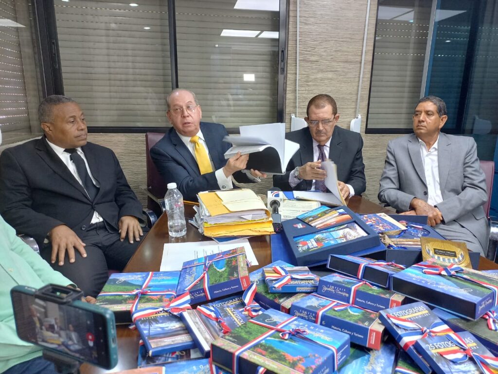 Demandarán a ministro de Turismo David Collado, ProDominicana y otras instituciones públicas y privadas por plagio a proyecto «Marca País»