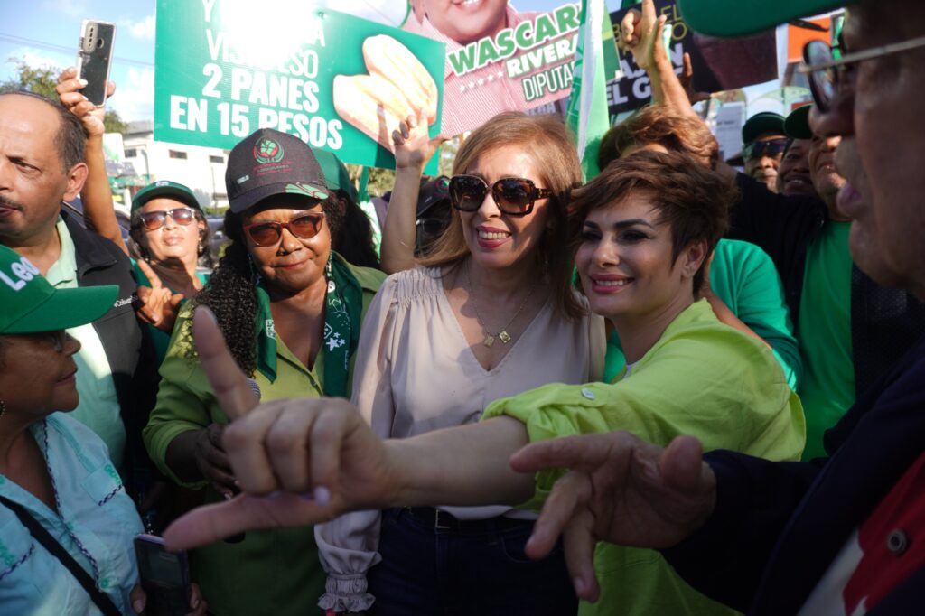 Mujeres de la Fuerza del Pueblo protestan en SDO por alto costo de la vida, carestía de la canasta familiar y mejora de los servicios básicos