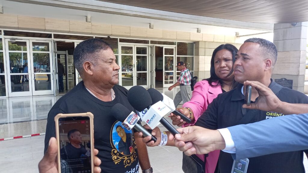 Familiares del asesinado Carlos Taveras «Carlitos» exigen intervención Procuraduría General