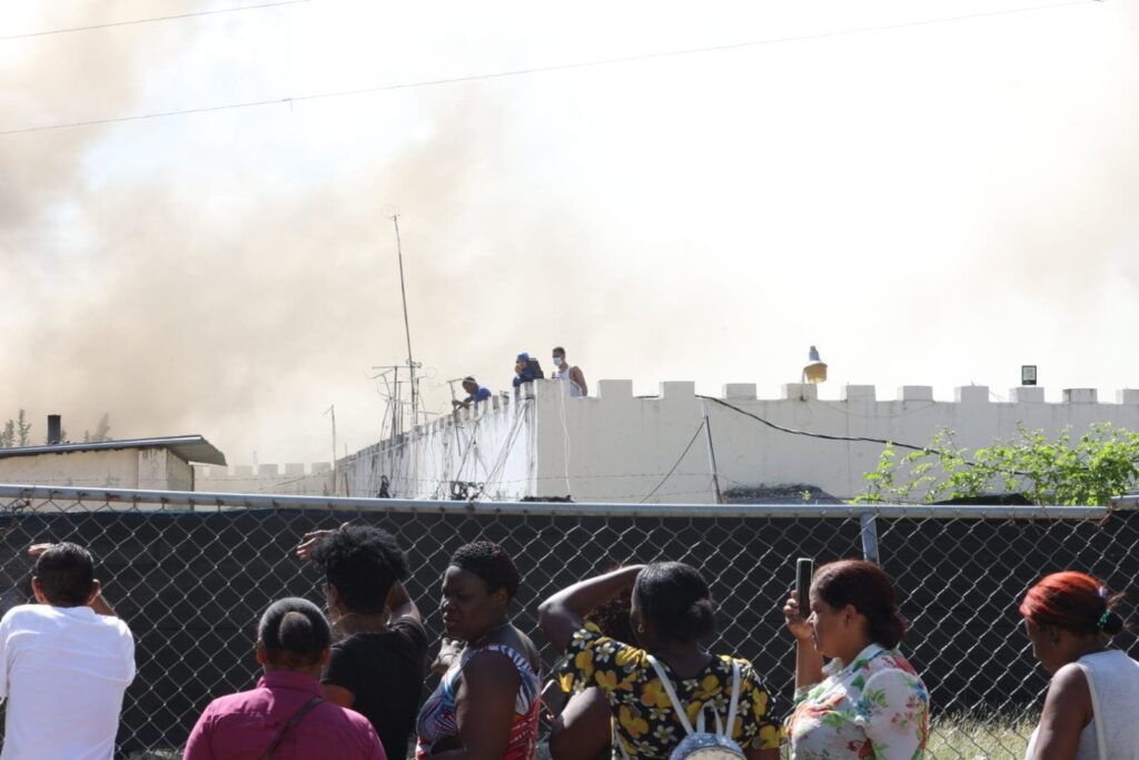 Incendio en La Victoria: Familiares de presos están desesperados por obtener informes