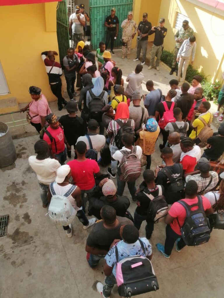 CESFronT detiene 72 haitianos con estatus migratorio irregular en hotel de Elías Piña