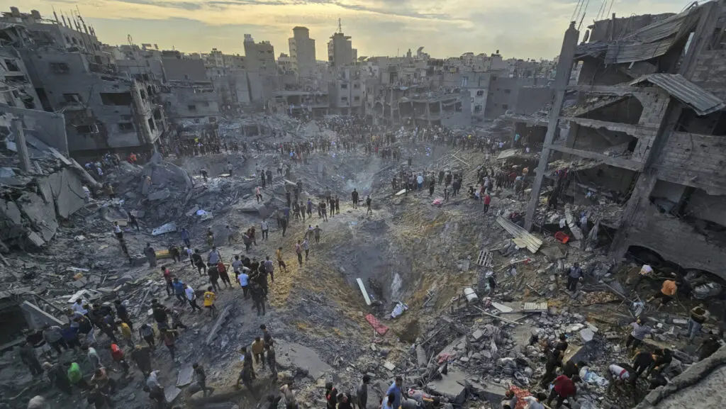 Al menos 51 muertos en bombardeos israelíes en norte y sur de Gaza, entre ellos civiles