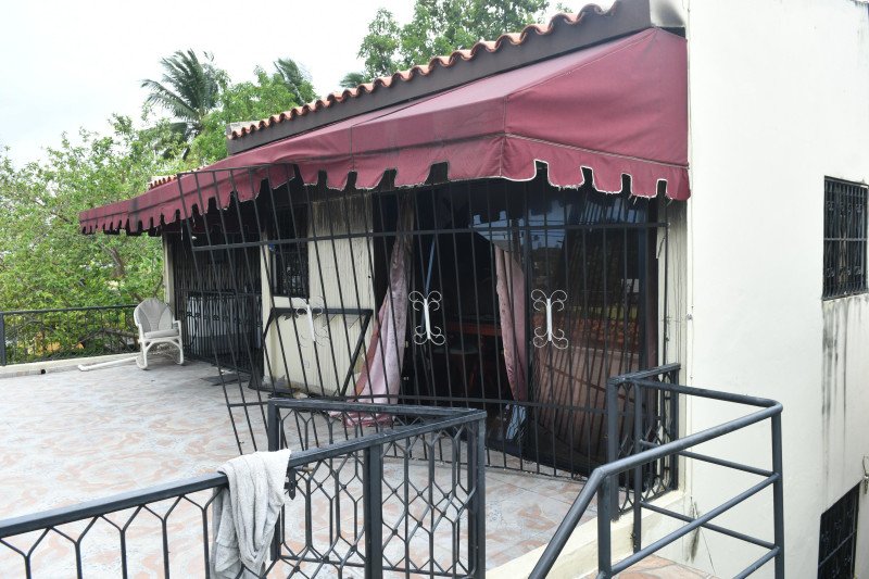 Mueren dos niños y un adulto que intentó rescatarlos de un incendio en una casa Villa Mella