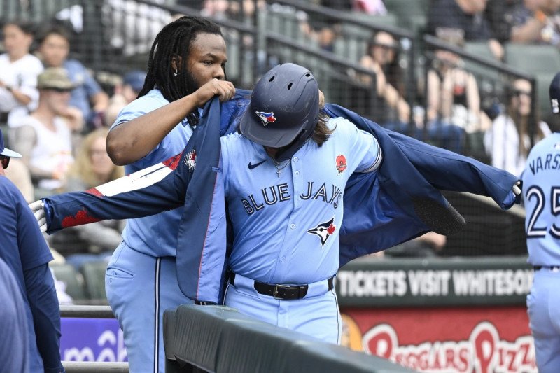 Springer, Bichette y Schneider jonronean y Azulejos vencen White Sox