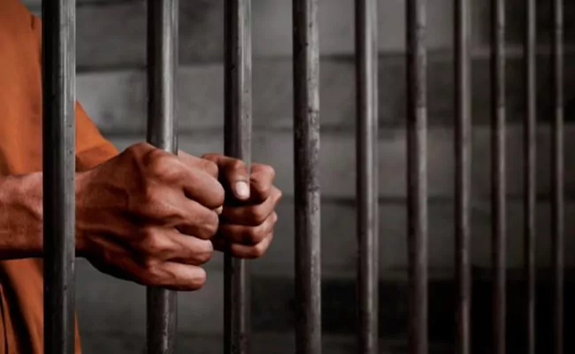 Detienen en Colombia a un hombre que se grababa abusando niñas y vendía los videos
