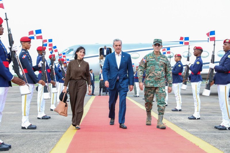 Abinader regresa al país tras su viaje por Europa