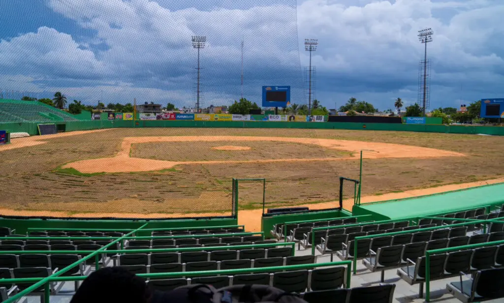 Gobierno remodelará Estadio Tetelo Vargas; entrega RD$84 millones como primera partida