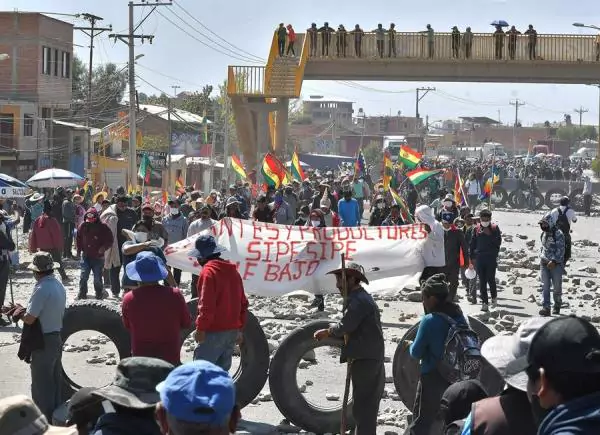 Protestan en Bolivia por la falta de dólares y de combustible; Gobierno dice son inicio de un golpe de Estado