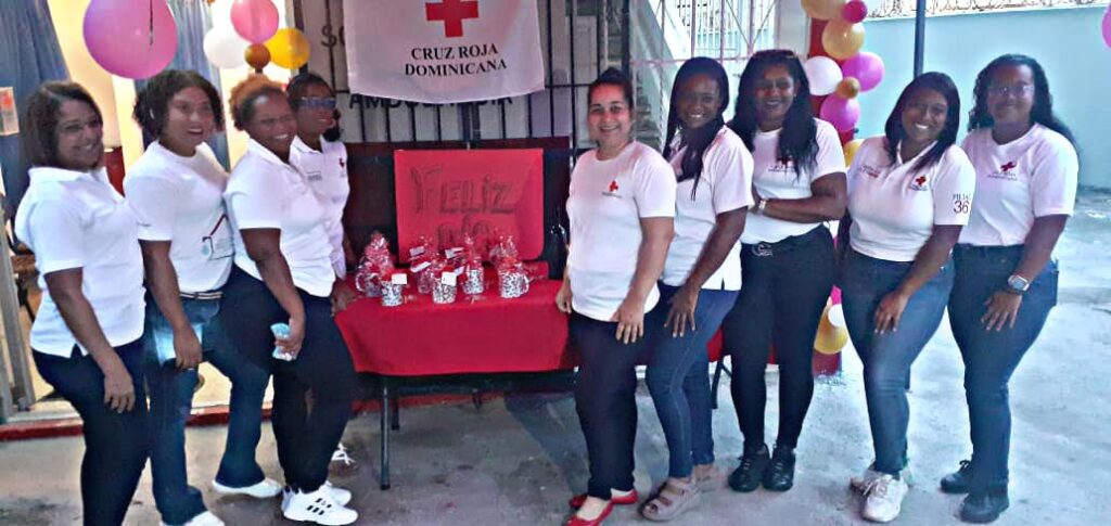 Cruz Roja Santo Domingo Oeste celebra el Día de las Madres con sus voluntarios