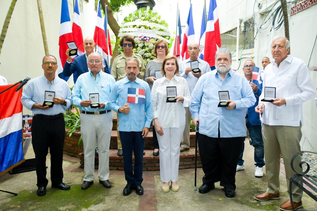 Efemérides Patrias recuerda el 63 aniversario de la muerte del Teniente Amado García Guerrero y su acción libertaria