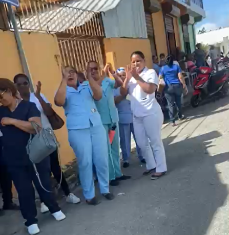 Protestan en hospital municipal de El Factor por traslado enfermera y remodelación inconclusa