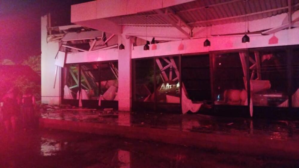 Tragedia en medio de una boda: cae el techo del lugar sobre los invitados y muere una dama de honor