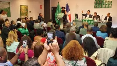 Leonel Fernández regresa al país tras agenda en Europa