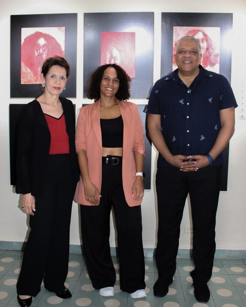 Indhira Hernández inaugura su exposición “¿Auto-retrato?”