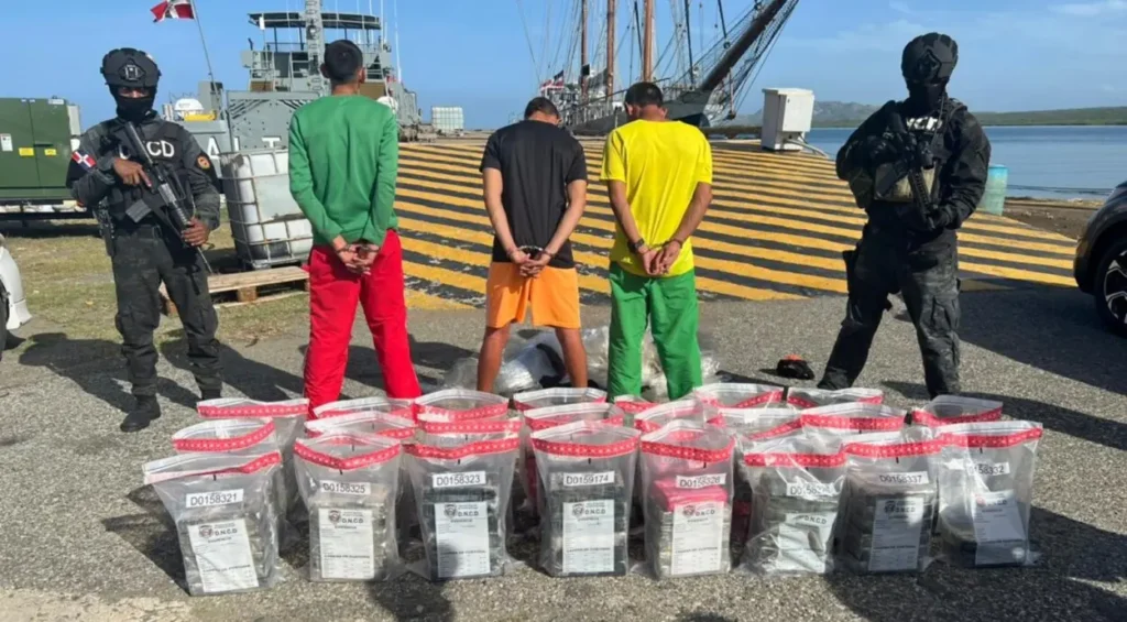 Ocupan otros 134 paquetes de cocaína en Baní