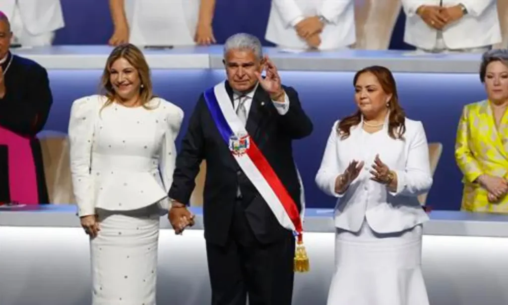 Nuevo gobernante de Panamá habla de austeridad y de recuperar la reputación del país