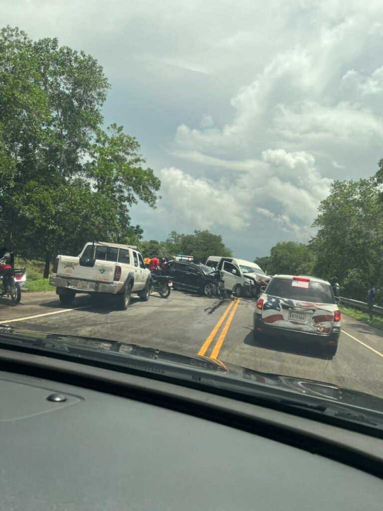 Al menos siete personas heridas en accidente de tránsito en la autopista Juan Pablo II