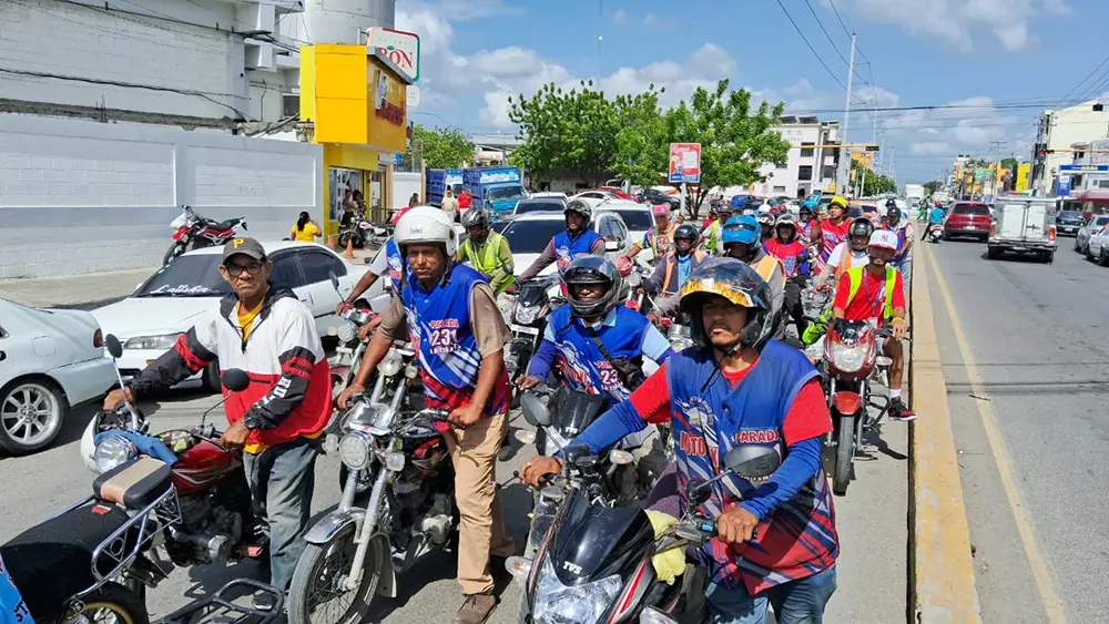 Enfrentamiento motoconchistas con Migración