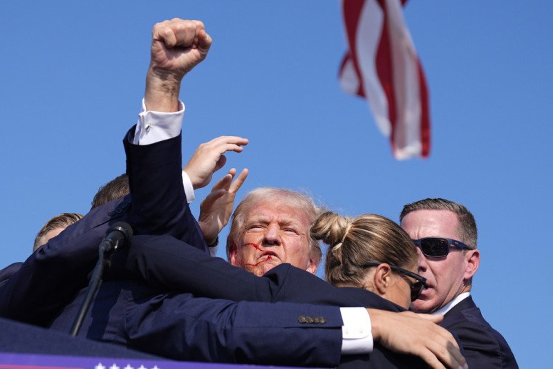 Dos muertos en el mitin de Trump, incluido el presunto autor del tiroteo, según medios