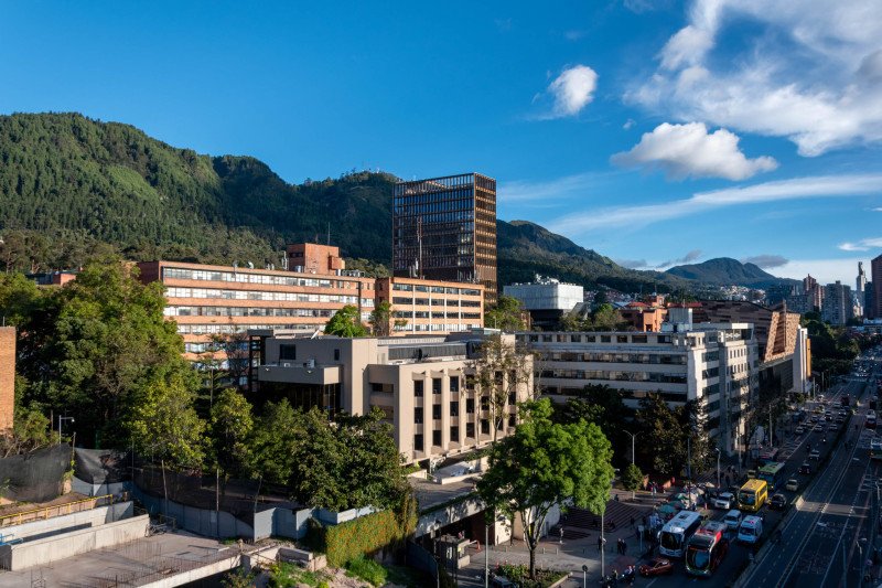 Suicidio de médica residente en Universidad Javeriana en Colombia prende alarmas sobre el maltrato