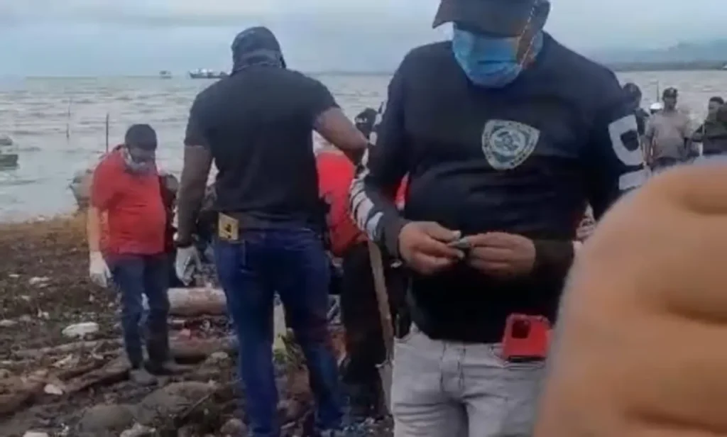 Recuperan cuerpo humano en descomposición en playa de Sabana de la Mar