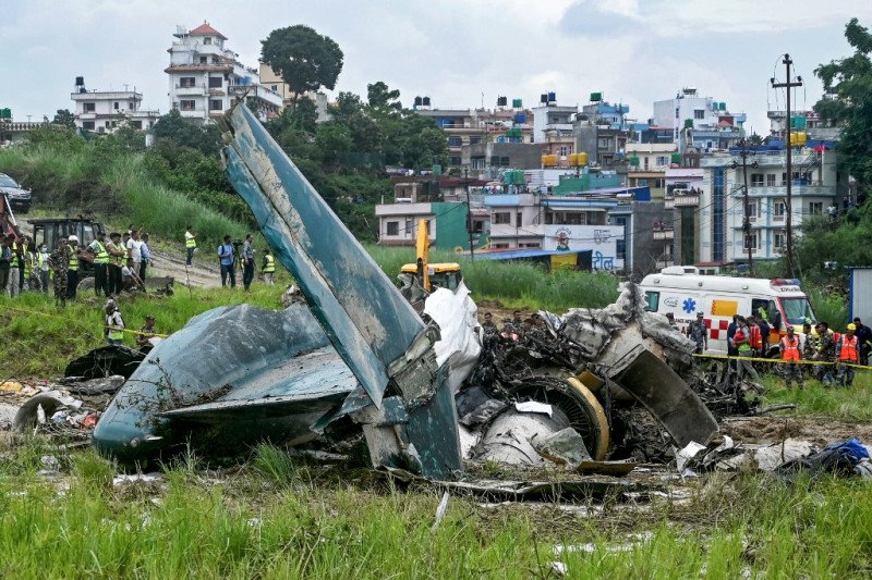 Se estrella avión en Nepal con 19 pasajeros y el piloto es el único superviviente