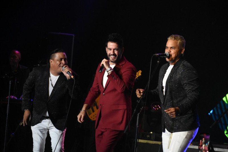 «Aquí está el merengue» en fiesta de «apaga y vámonos» junto a 10 grupos en el hotel Jaragua
