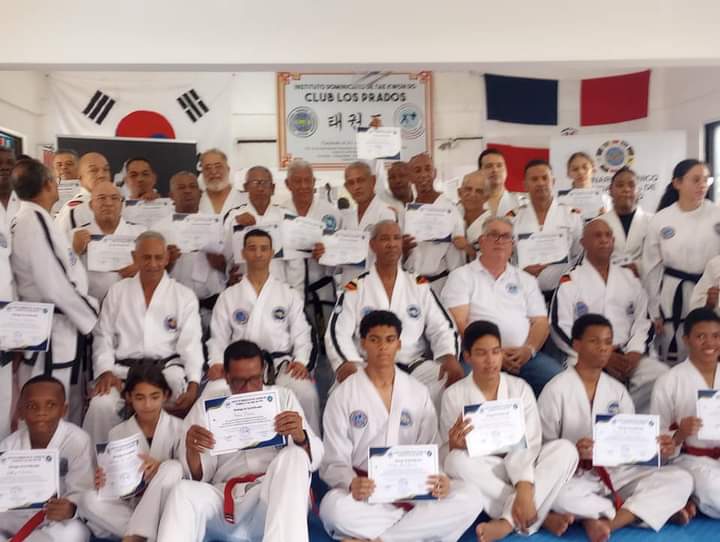 Con gran éxito se llevó a cabo el seminario de formas de ITF en el 48 aniversario del Instituto Puello de Taekwondo en el Club Los Prados del DN
