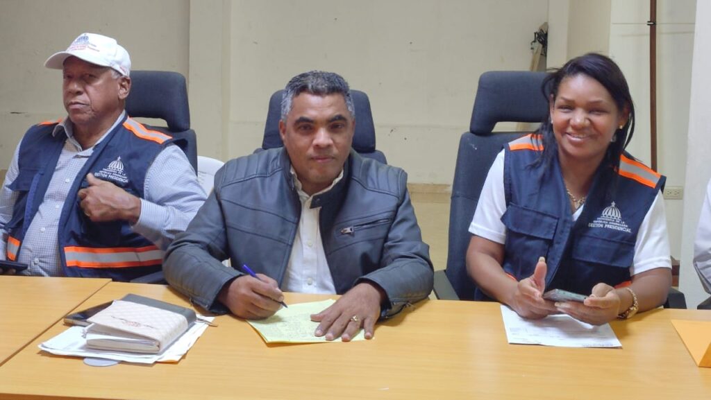 Alcalde Francisco Peña agradece entrega de Vinicio Aquino, ante posible tormenta.