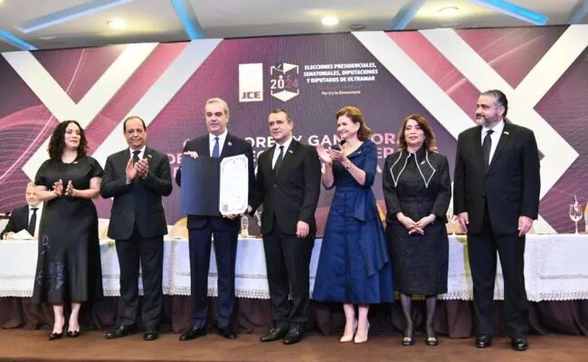 JCE entrega certificados de elección a ganadores de comicios del pasado 19 de mayo.