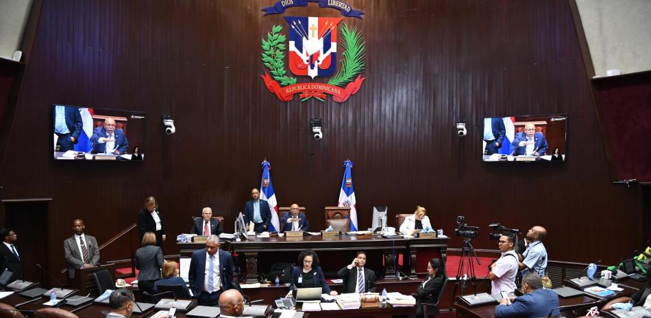 En medio de discusiones del Código Penal, diputados aprobaron préstamos por 485 millones de dólares