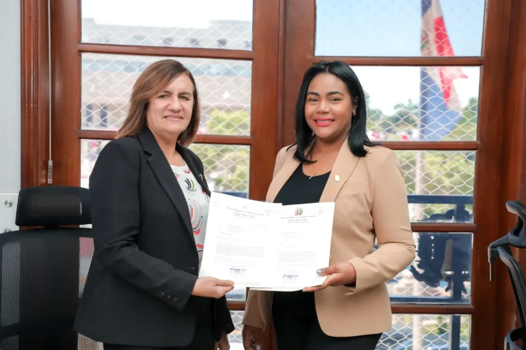 Leyvi Bautista somete proyectos para cancha en El Café y destacamento en Hato Nuevo
