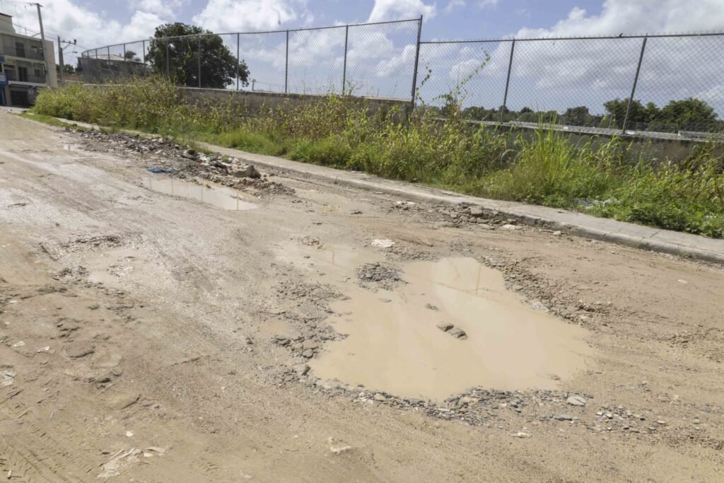 En Villa Los Peloteros quieren calles asfaltadas