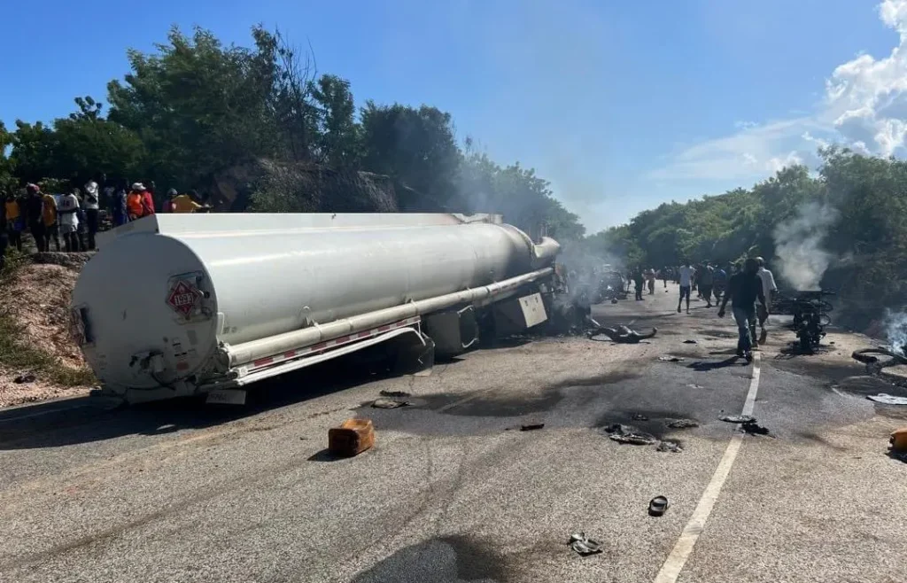 Al menos 20 muertos y 40 heridos al explotar un camión cisterna en Haití