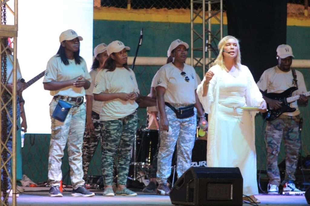 Entidades sociales y religiosas impatan a decenas de familias en SDO con jornadas de ayudas
