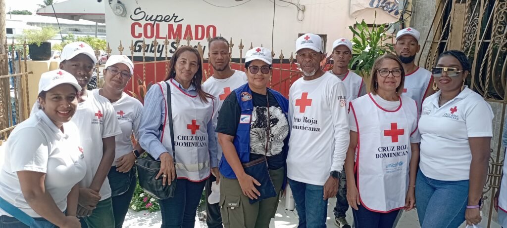 Cruz Roja Santo Domingo Oeste realiza jornada de eliminación de vectores y fumigación en la Zona Industrial de Herrera