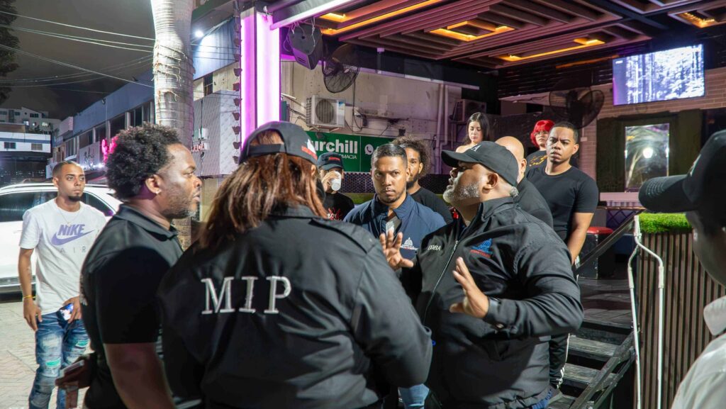 Cierran 13 centros nocturnos en Piantini, La Julia y la Universitaria por violar la ley