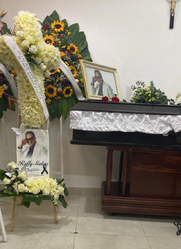 Cortejo fúnebre de Raffy Matías a ritmo de «Quiero saber de ti» y sin las multitudes de las fiestas