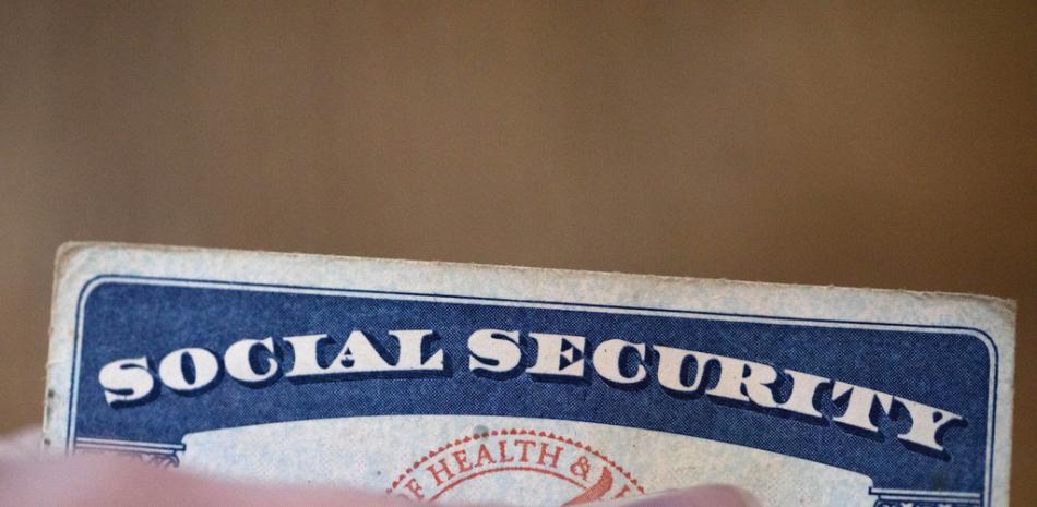 Millones de beneficiarios de Seguridad Social de EE.UU. recibirán aumento por costo de la vida