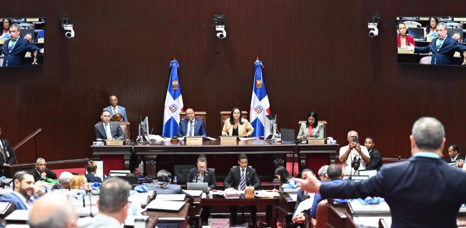 Diputados aprueban préstamos por 445 millones de dólares