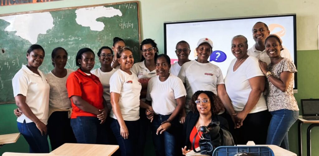 Cruz Roja Santo Domingo Oeste realiza Taller sobre el manejo y uso del condón femenino