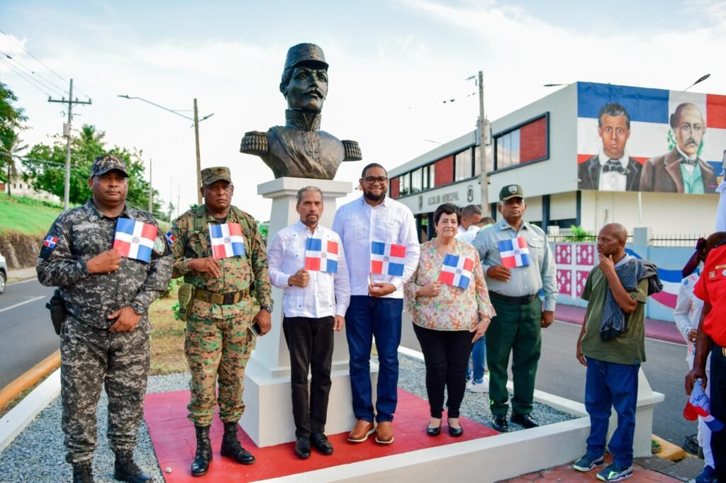 Efemérides Patrias y Alcaldía de El Seibo inauguran busto de Antonio Duvergé y plaza patriótica