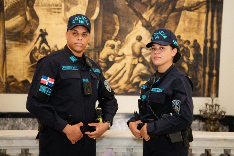 Los nuevos uniformes de la Policía Nacional costaron RD$1,053 millones